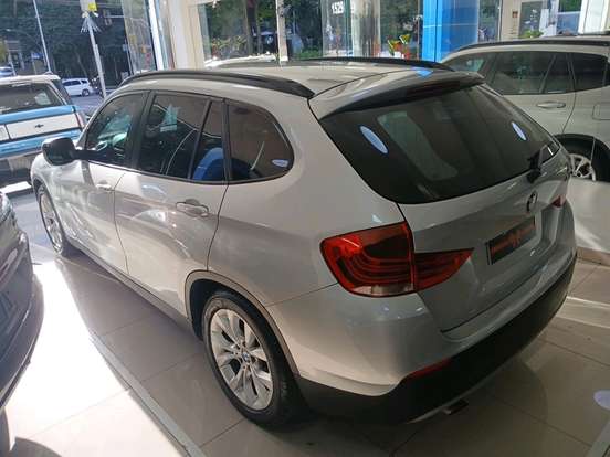 BMW-X1-2011