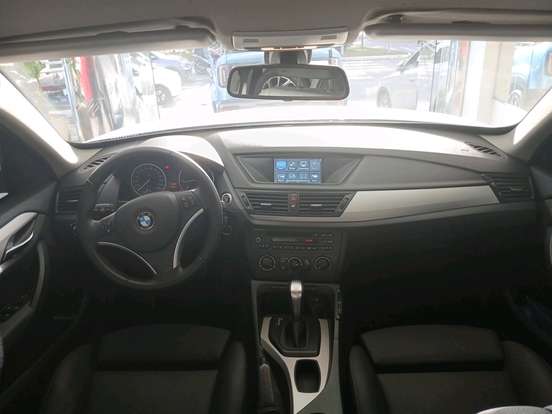 BMW-X1-2011