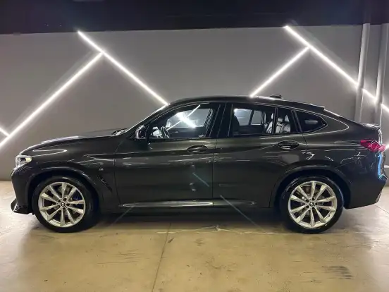 BMW-X4-2021