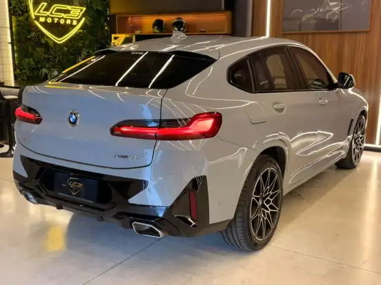 BMW-X4-2022