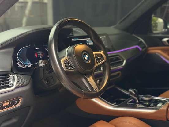 BMW-X5-2021