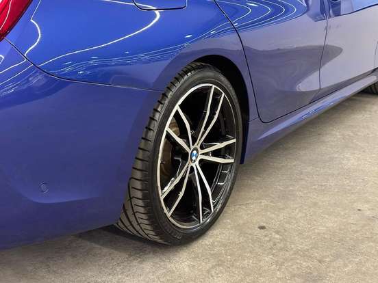 BMW-320i-2021