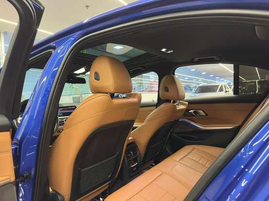 BMW-320i-2021