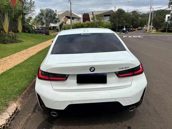 BMW-320i-2024
