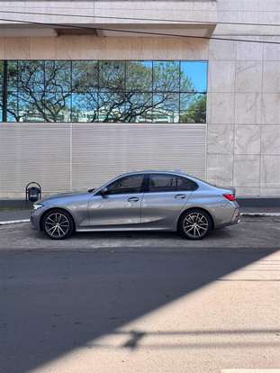BMW-320i-2023