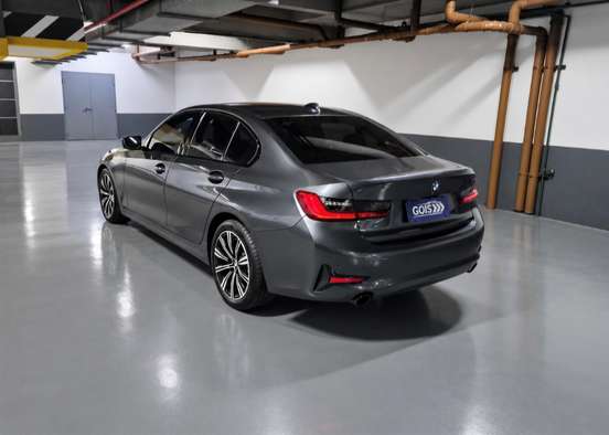 BMW-320i-2020