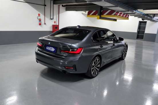 BMW-320i-2020