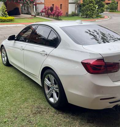 BMW-320i-2017