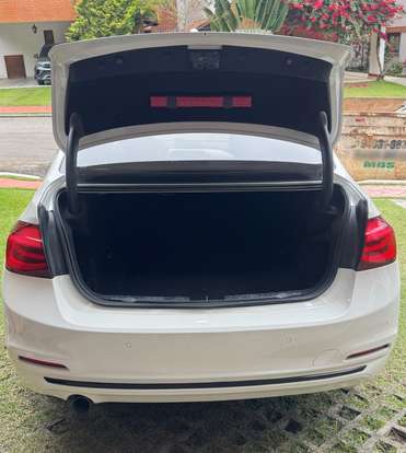 BMW-320i-2017