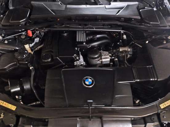 BMW-320i-2009