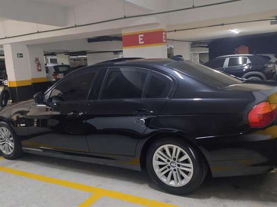BMW-320i-2009