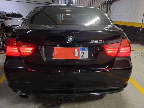 BMW-320i-2009