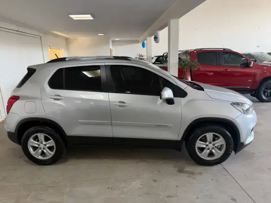 CHEVROLET-TRACKER-2018