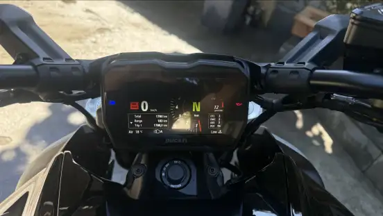 DUCATI-DIAVEL V4-2025