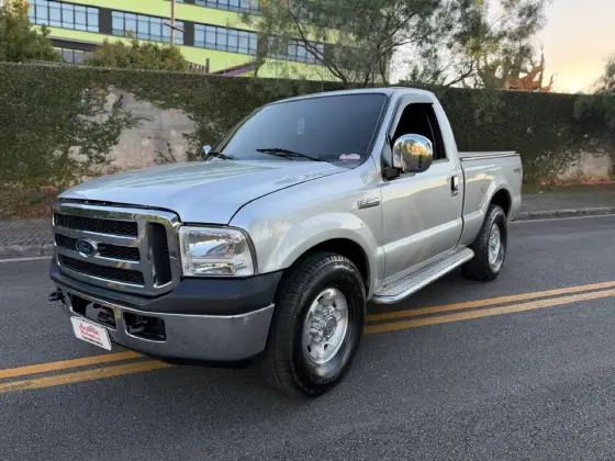 FORD F-250 4.2 XLT 4X2 CS TURBO DIESEL 2P MANUAL