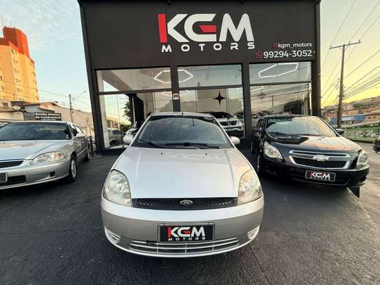 FORD-FIESTA-1.0 MPI PERSONNALITÉ 8V GASOLINA 4P MANUAL FORD-FIESTA-2004
