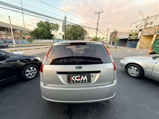 FORD-FIESTA-1.0 MPI PERSONNALITÉ 8V GASOLINA 4P MANUAL FORD-FIESTA-2004