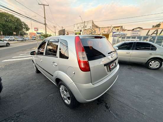FORD-FIESTA-1.0 MPI PERSONNALITÉ 8V GASOLINA 4P MANUAL FORD-FIESTA-2004