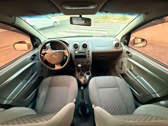FORD-FIESTA-2004