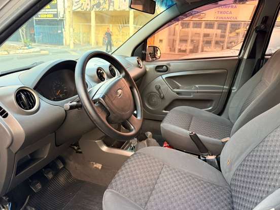 FORD-FIESTA-1.0 MPI PERSONNALITÉ 8V GASOLINA 4P MANUAL FORD-FIESTA-2004