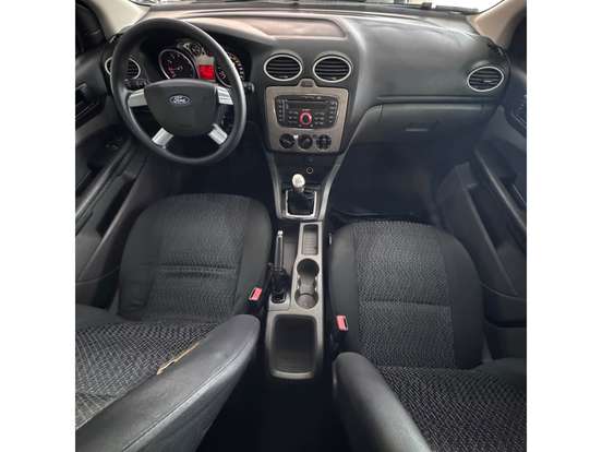 FORD-FOCUS-2010