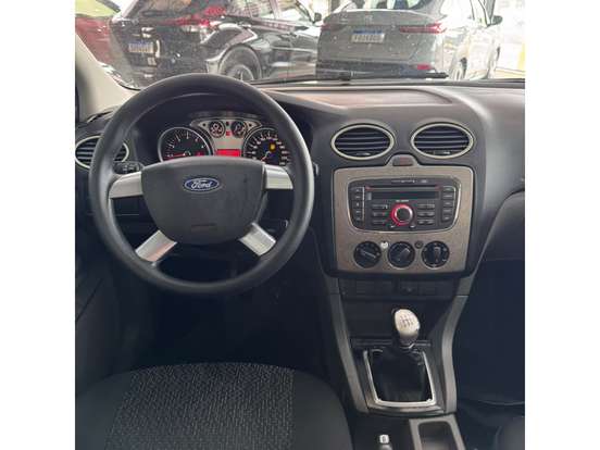 FORD-FOCUS-2010