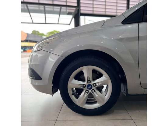 FORD-FOCUS-1.6 GL 16V FLEX 4P MANUAL FORD-FOCUS-2010