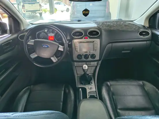 FORD-FOCUS-2011