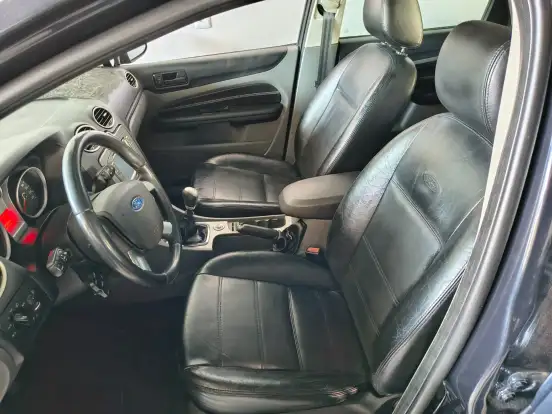 FORD-FOCUS-2011