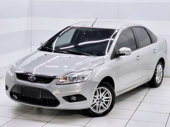 FORD-FOCUS-2012