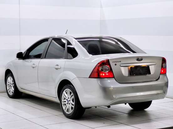 FORD-FOCUS-2012