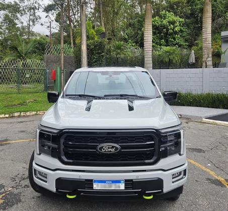 FORD F-150 5.0 V8 GASOLINA CD LARIAT BLACK FX4 AUTOMÁTICO