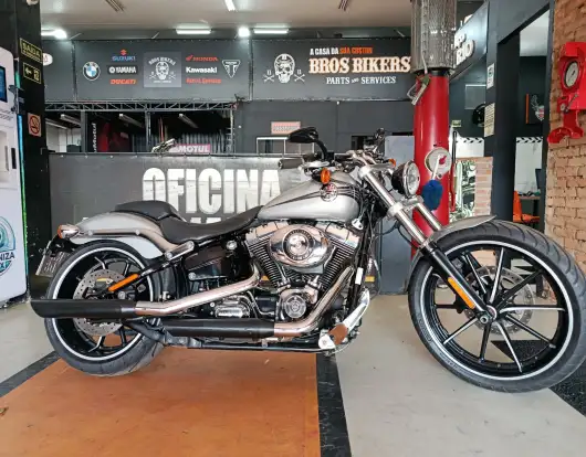 HARLEY-DAVIDSON-SOFTAIL BREAKOUT-2015