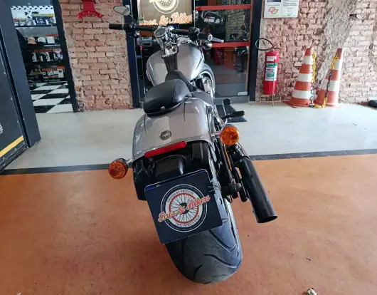 HARLEY-DAVIDSON-SOFTAIL BREAKOUT-2015