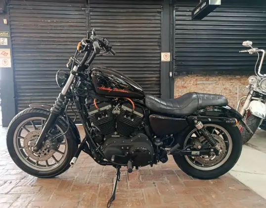 HARLEY-DAVIDSON SPORTSTER XL 883 R 