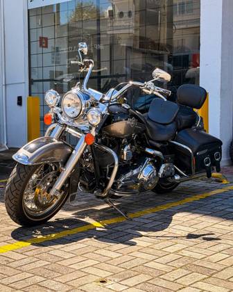 HARLEY-DAVIDSON ROAD KING CLASSIC 
