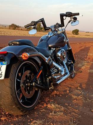 HARLEY-DAVIDSON SOFTAIL BREAKOUT 