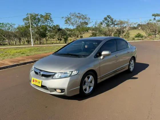 HONDA CIVIC 1.8 LXS 16V GASOLINA 4P AUTOMÁTICO
