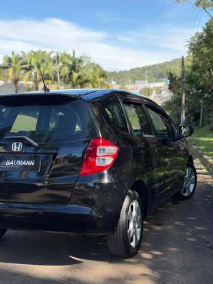 HONDA-FIT-2010