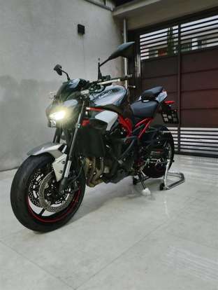 KAWASAKI-Z900-2025