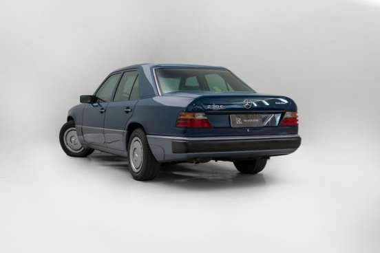 MERCEDES-BENZ-230 E-1990