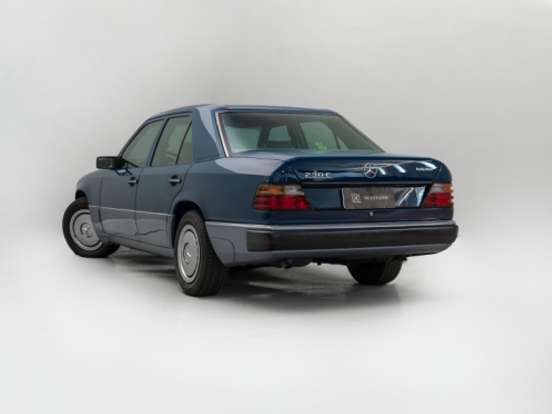 MERCEDES-BENZ-230 E-2.3 8V GASOLINA 4P AUTOMÁTICO MERCEDES-BENZ-230 E-1990