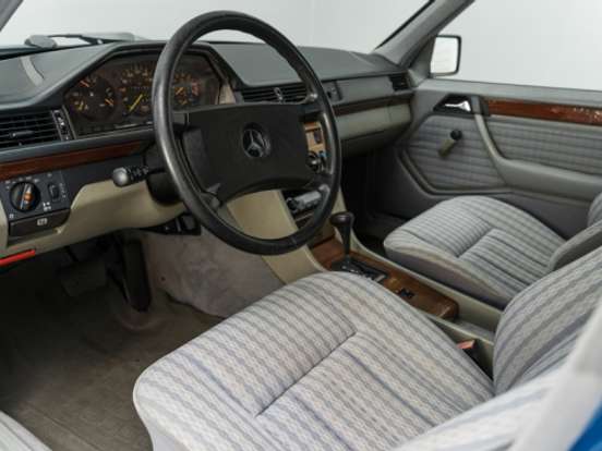 MERCEDES-BENZ-230 E-2.3 8V GASOLINA 4P AUTOMÁTICO MERCEDES-BENZ-230 E-1990