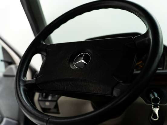 MERCEDES-BENZ-230 E-2.3 8V GASOLINA 4P AUTOMÁTICO MERCEDES-BENZ-230 E-1990
