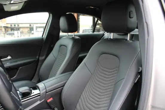MERCEDES-BENZ-A 200-2020