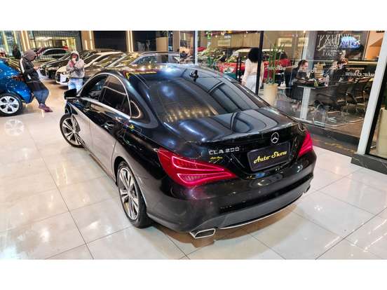 MERCEDES-BENZ-CLA 200-1.6 URBAN 16V GASOLINA 4P AUTOMÁTICO MERCEDES-BENZ-CLA 200-2014