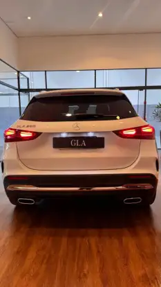 MERCEDES-BENZ-GLA 200-2024
