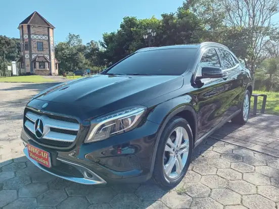 MERCEDES-BENZ-GLA 200-2016