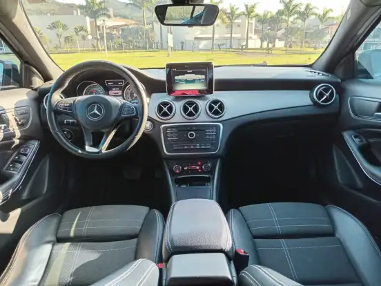 MERCEDES-BENZ-GLA 200-2016