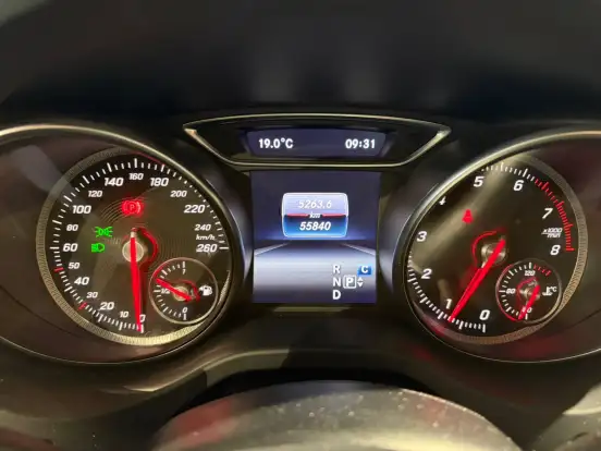 MERCEDES-BENZ-GLA 200-2018